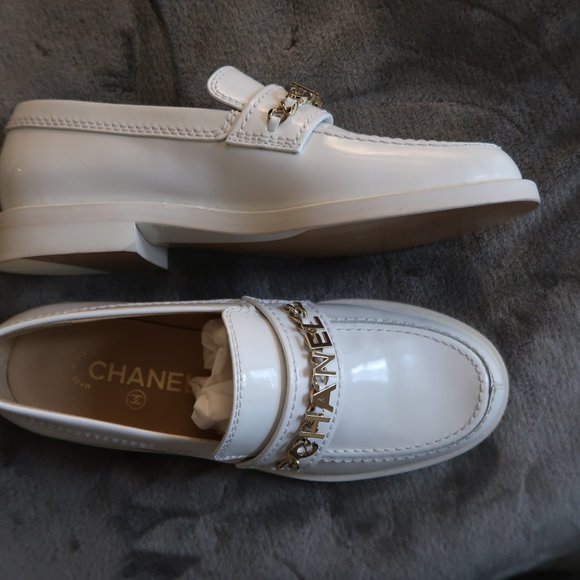 Chanel White Patent Loafers | 2023 Spring/Summer Collection Size 37.5 - Picture 5 of 5